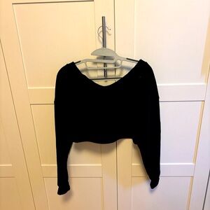 Alo off shoulder crop sweatshirt. Great condition
